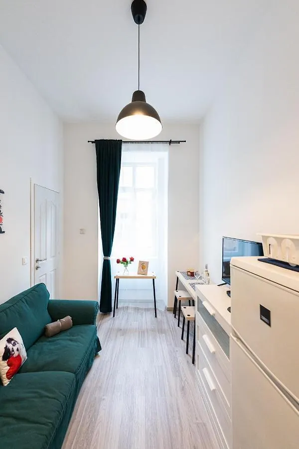 King Seventeen Homes Budapest Apartment